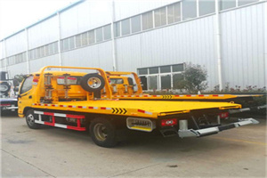 依安附近拖车救援搭电